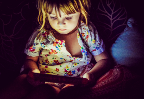 How Screens are Sabotaging the Parent-Child Connection (1)